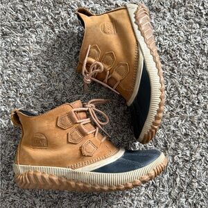 Sorel Out N About boots